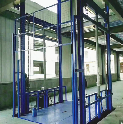 1000kg puerta automática del elevador del cargo de la capacidad 3kw para el edificio industrial