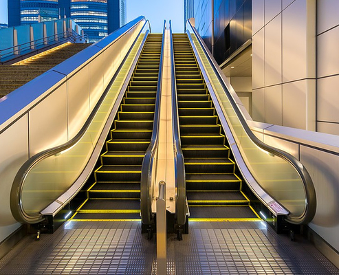 Aeropuerto del ferrocarril de la escalera móvil del paralelo de 30 grados