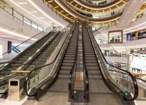 9000 personas/hora del paseo móvil de escaleras horizontales de la escalera móvil para el paso del hogar los 0.8m