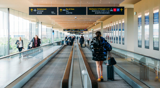 Paseo auto móvil 5000KG de la calzada 12000m m del aeropuerto del subterráneo