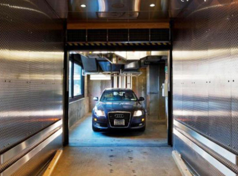 Elevador del coche comercial del aeropuerto